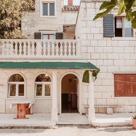Apartment Curri Pucisca Kültér fotó