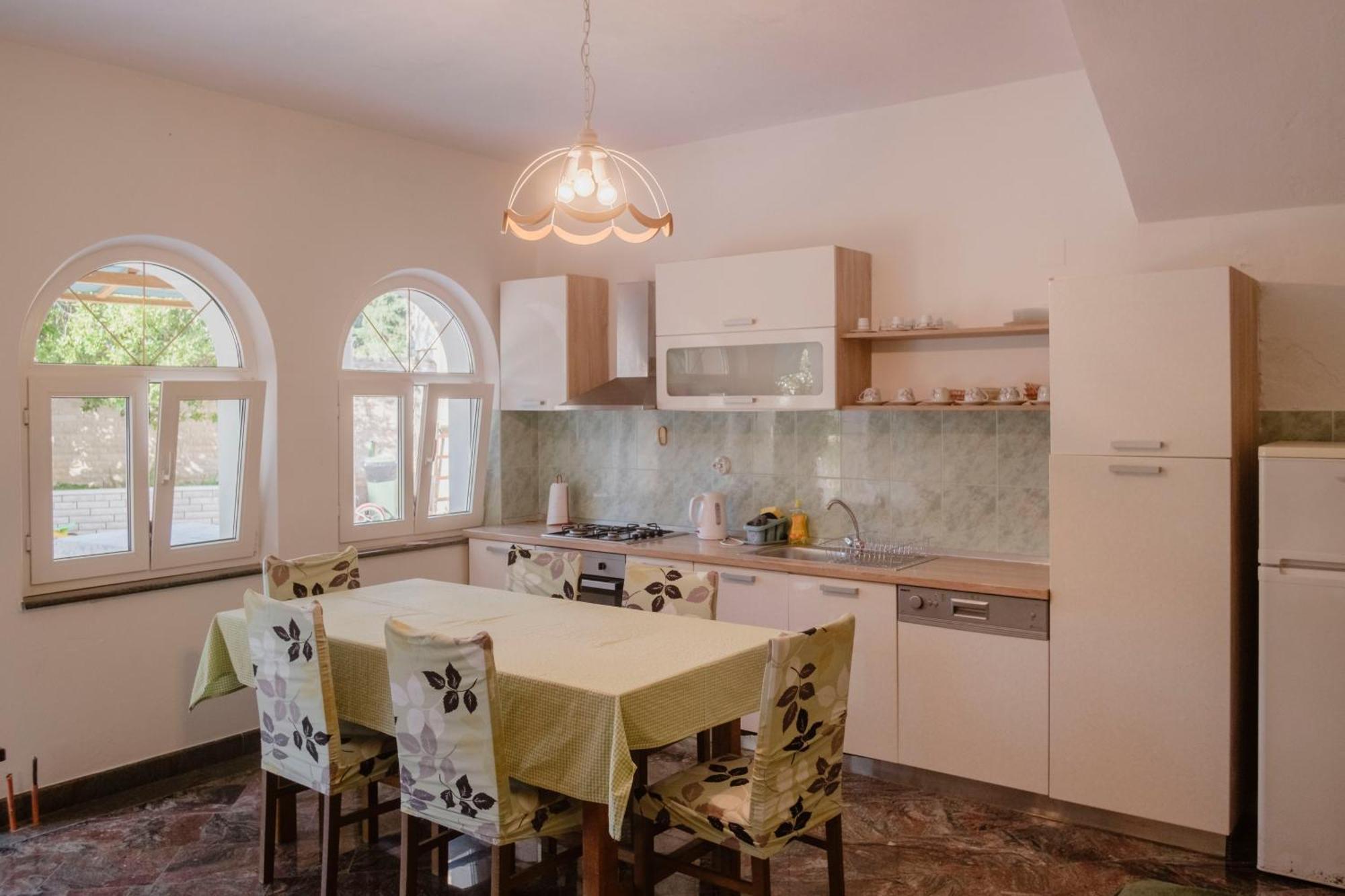 Apartment Curri Pucisca Kültér fotó