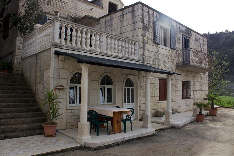 Apartment Curri Pucisca Kültér fotó